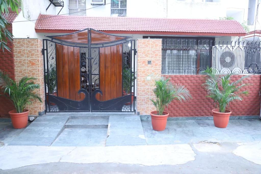 Divine India Service Apartment 3Bhk,B57 Sarita Vihar,Apollo Нью-Делі Екстер'єр фото