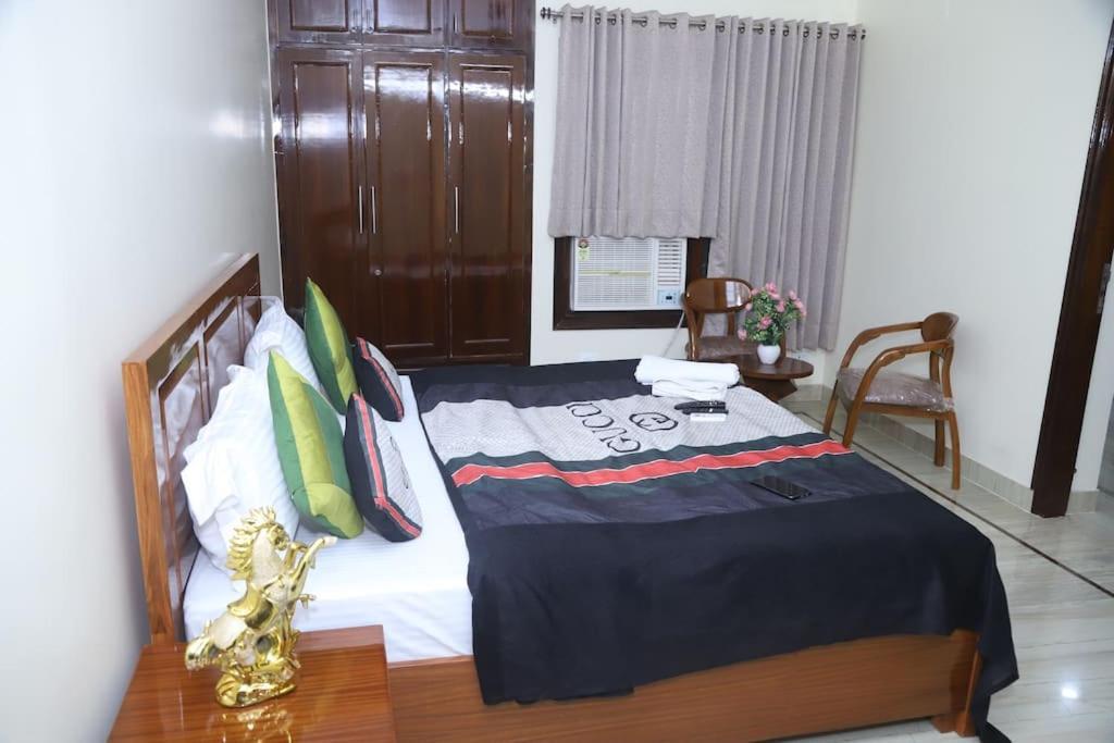 Divine India Service Apartment 3Bhk,B57 Sarita Vihar,Apollo Нью-Делі Екстер'єр фото