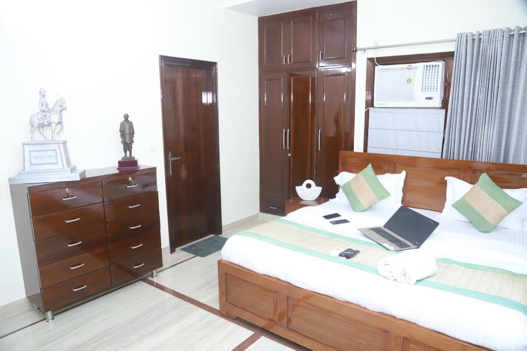 Divine India Service Apartment 3Bhk,B57 Sarita Vihar,Apollo Нью-Делі Екстер'єр фото