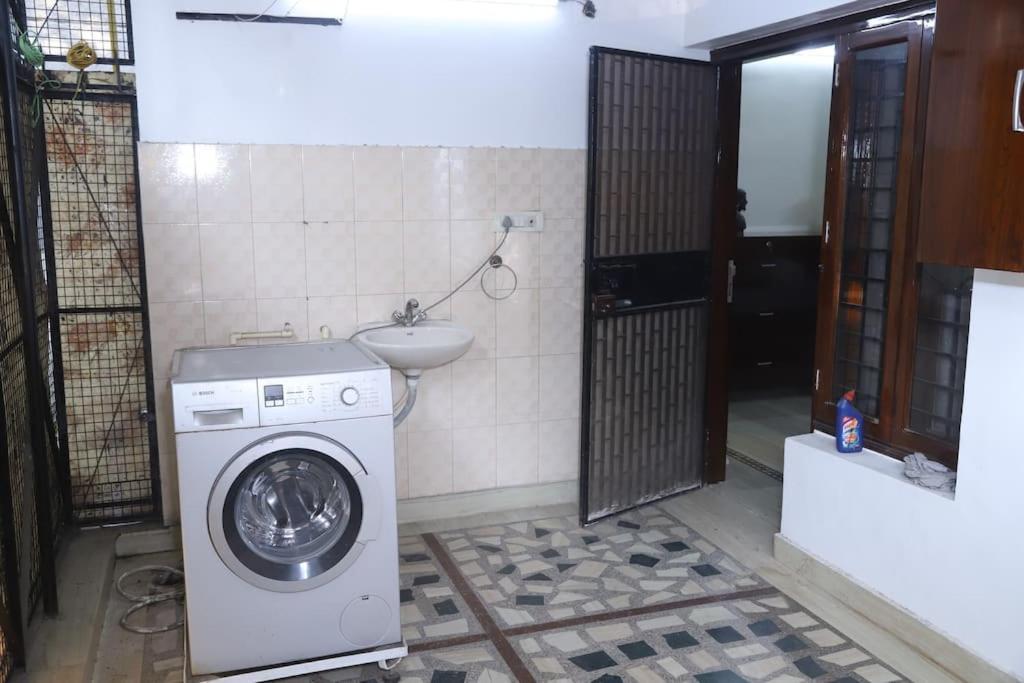 Divine India Service Apartment 3Bhk,B57 Sarita Vihar,Apollo Нью-Делі Екстер'єр фото
