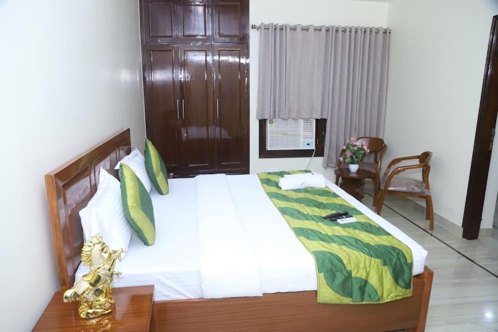 Divine India Service Apartment 3Bhk,B57 Sarita Vihar,Apollo Нью-Делі Екстер'єр фото