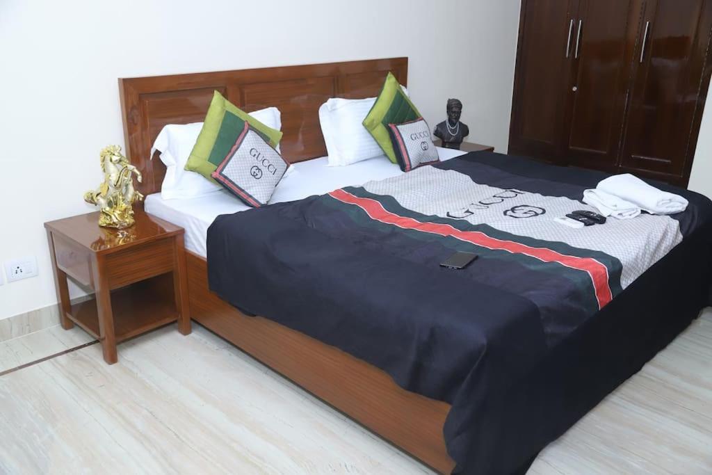Divine India Service Apartment 3Bhk,B57 Sarita Vihar,Apollo Нью-Делі Екстер'єр фото