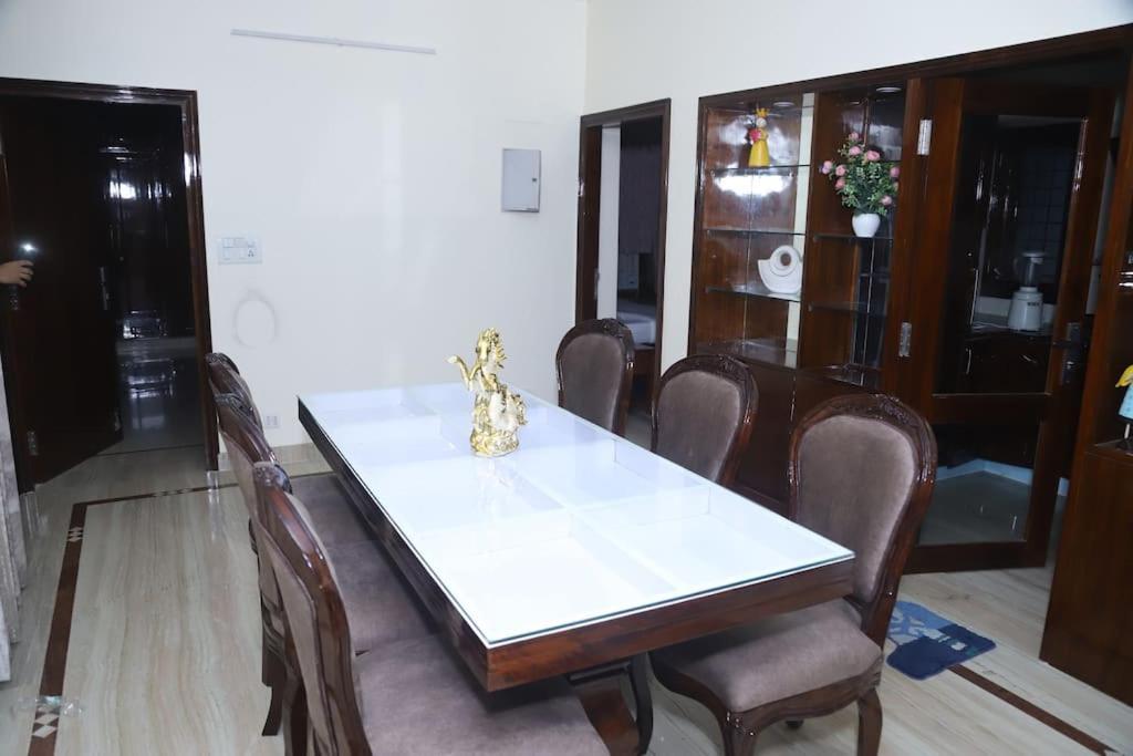 Divine India Service Apartment 3Bhk,B57 Sarita Vihar,Apollo Нью-Делі Екстер'єр фото