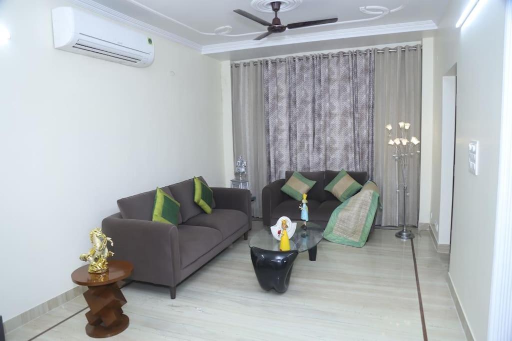 Divine India Service Apartment 3Bhk,B57 Sarita Vihar,Apollo Нью-Делі Екстер'єр фото