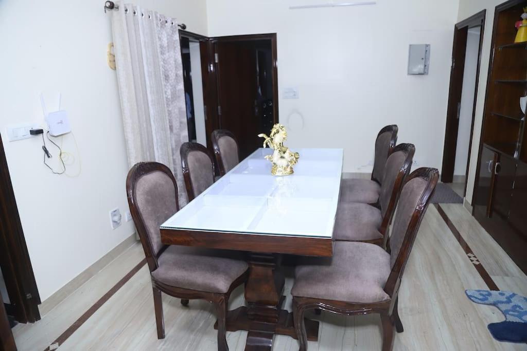 Divine India Service Apartment 3Bhk,B57 Sarita Vihar,Apollo Нью-Делі Екстер'єр фото