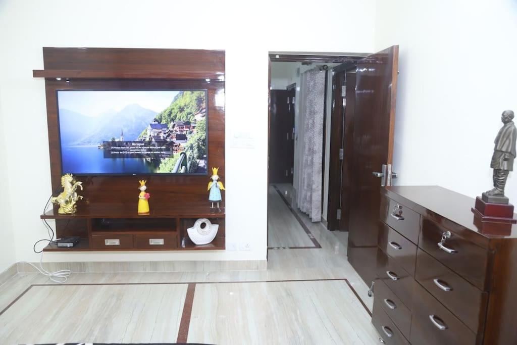 Divine India Service Apartment 3Bhk,B57 Sarita Vihar,Apollo Нью-Делі Екстер'єр фото
