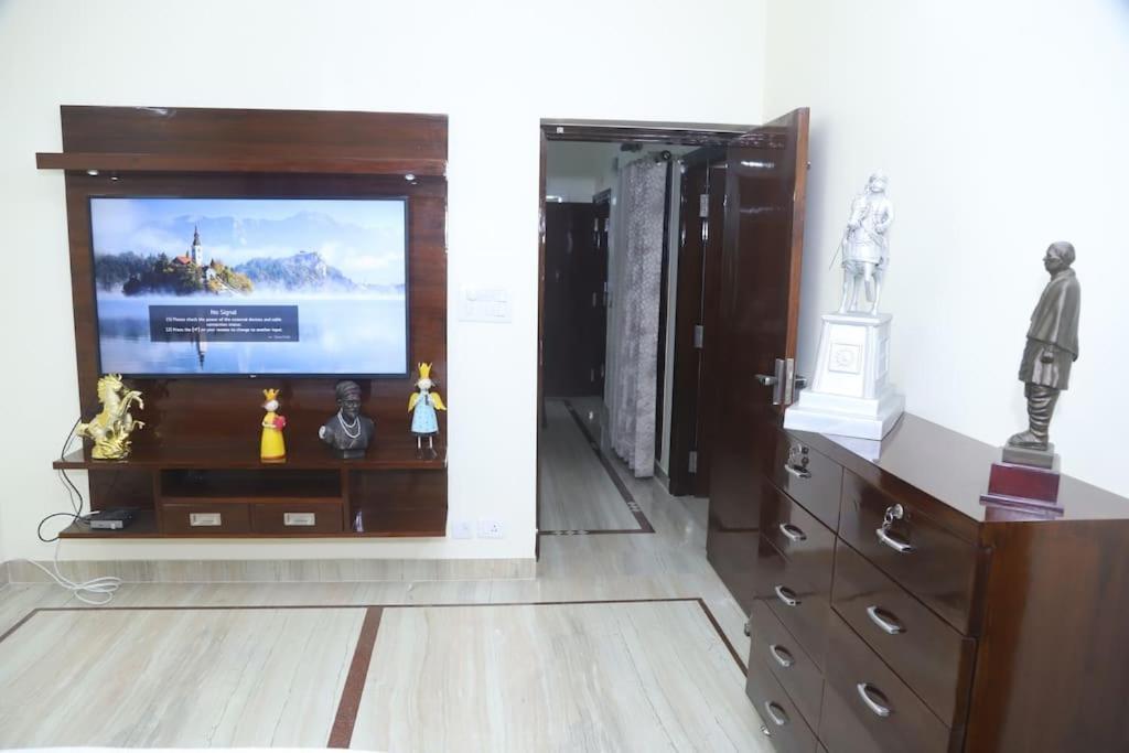 Divine India Service Apartment 3Bhk,B57 Sarita Vihar,Apollo Нью-Делі Екстер'єр фото