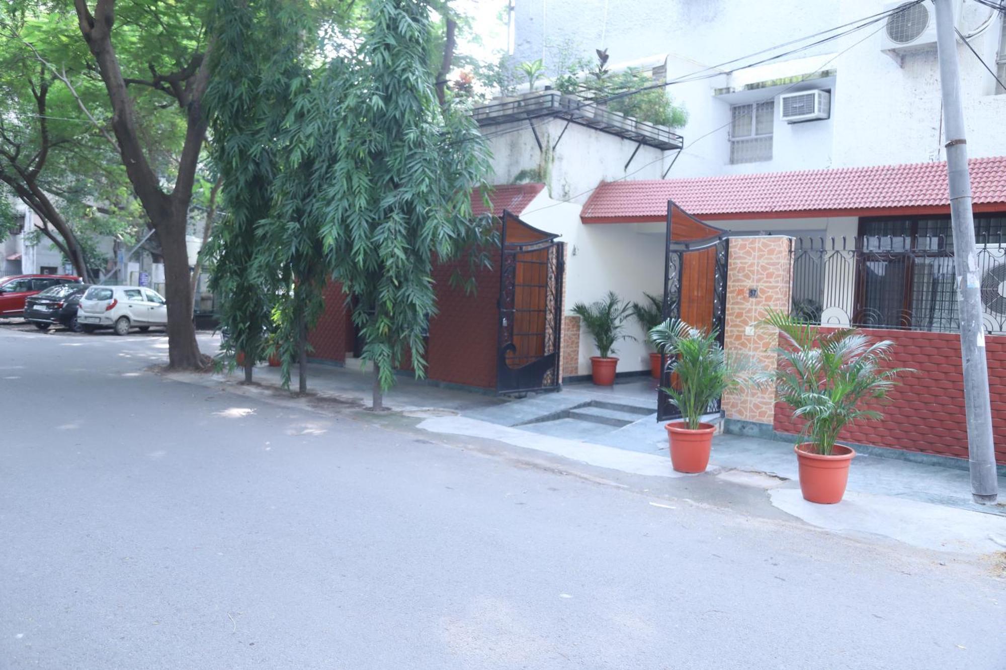 Divine India Service Apartment 3Bhk,B57 Sarita Vihar,Apollo Нью-Делі Екстер'єр фото
