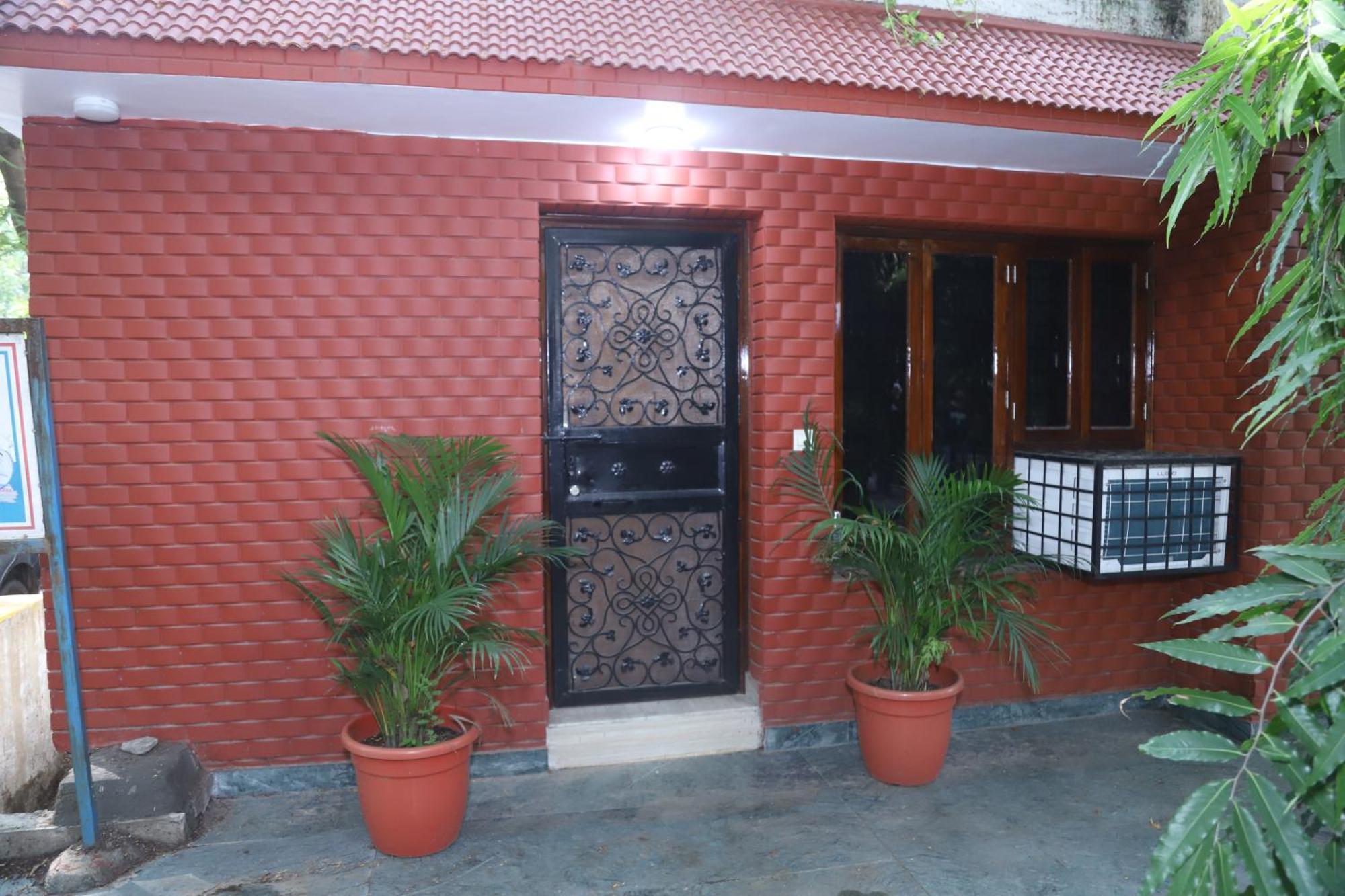 Divine India Service Apartment 3Bhk,B57 Sarita Vihar,Apollo Нью-Делі Екстер'єр фото